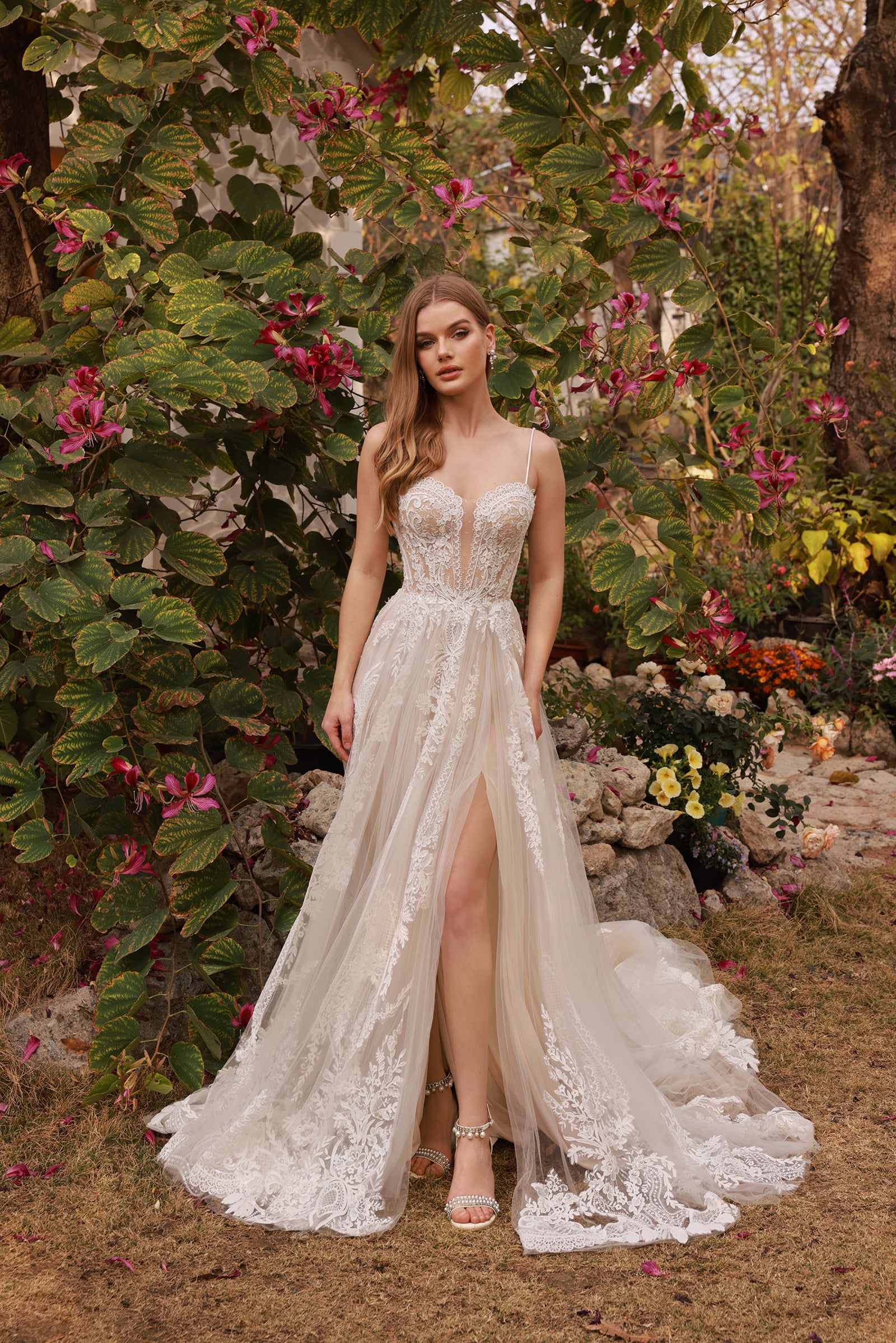 Zinnia – Airy/Hoopless™ Sexy Slit Wedding Dress with Guipure Lace | Chic Nostalgia